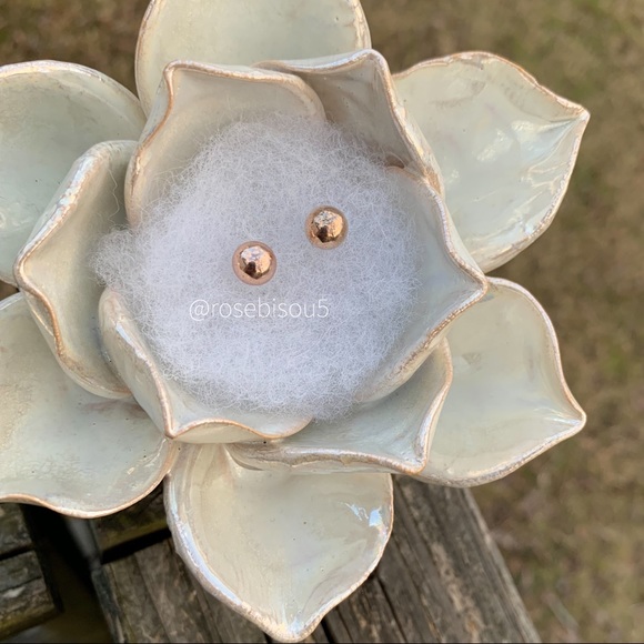 🌕🆕Rose Gold Bauble Ball Stud Earrings - Picture 2 of 4